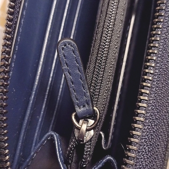 Michael Kors Camo Continental Wallet - Picture 10 of 14